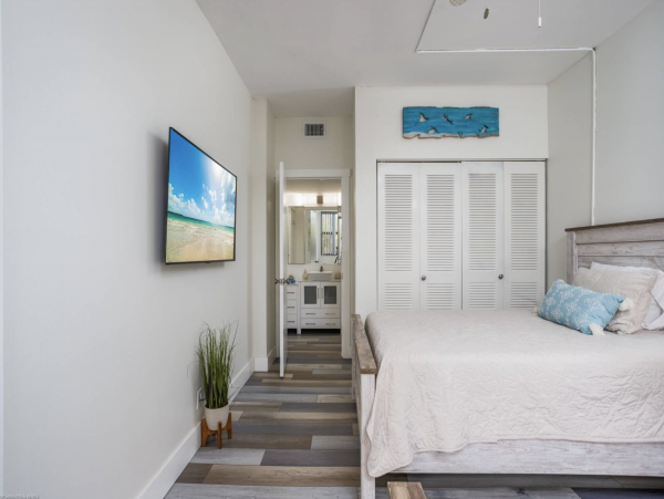 Beautiful Two Bedroom Vacation Rental Condo in Siesta Key